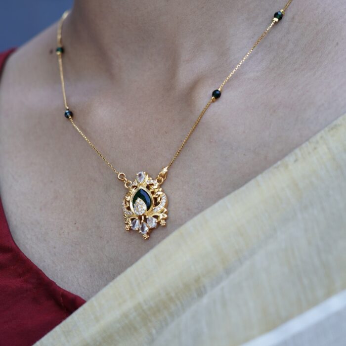 NECKPIECE  GREEN  BEED BOX LINE (NECK005)