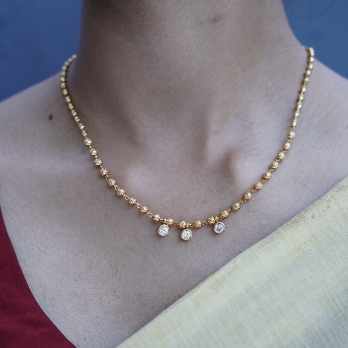 NECKPIECE  FULL BALL CHAIN WITH  WHITE STONE (NECK015)