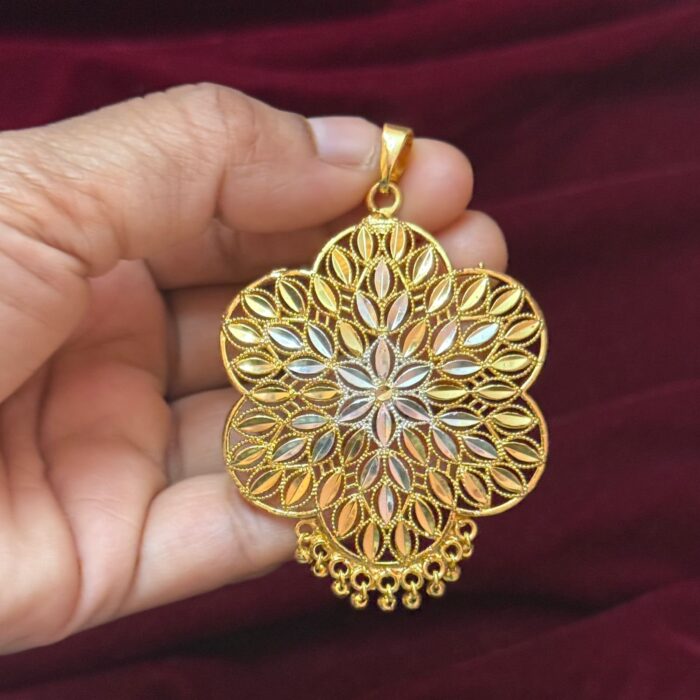 WHITE GOLD BIG FLOWER(NIL026)