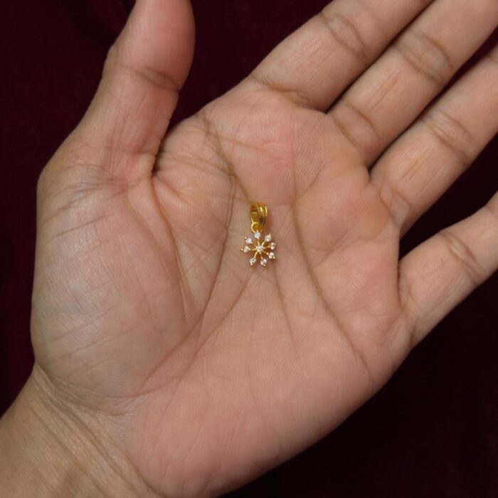 DIAMOND REPLICA 8-LEAF FLOWER PENDANT (DRL005)