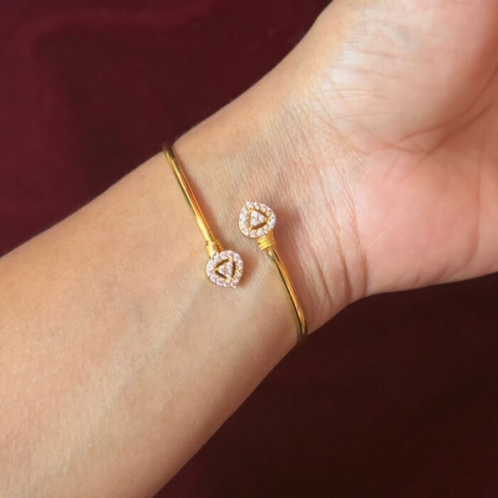 ADJUSTABLE BANGLE FULL STONE HEART (AB011)