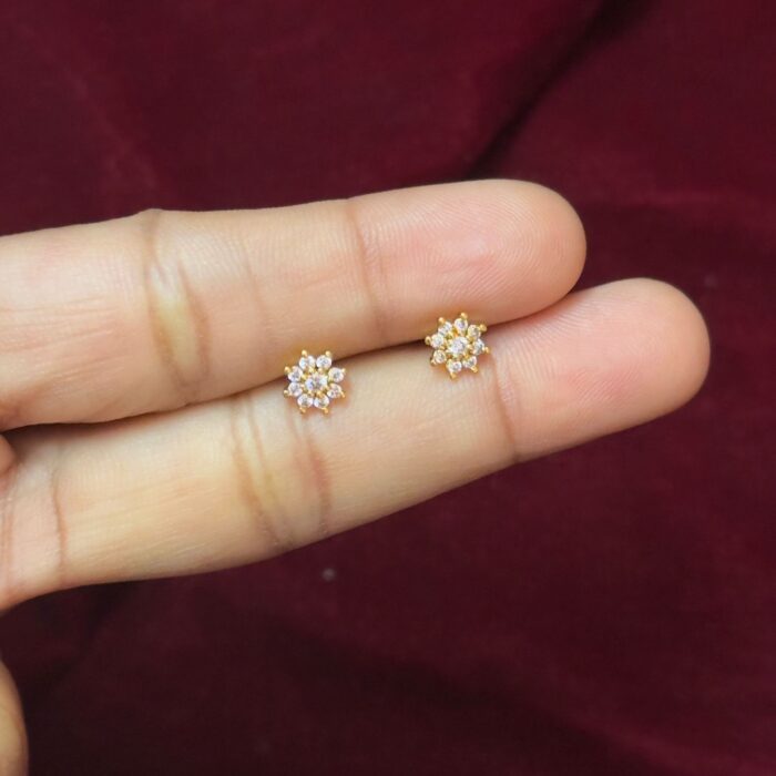 DIAMOND REPLICA  SMALL CUTE FLOWER STUD/ NOSE PIN  (STD016)
