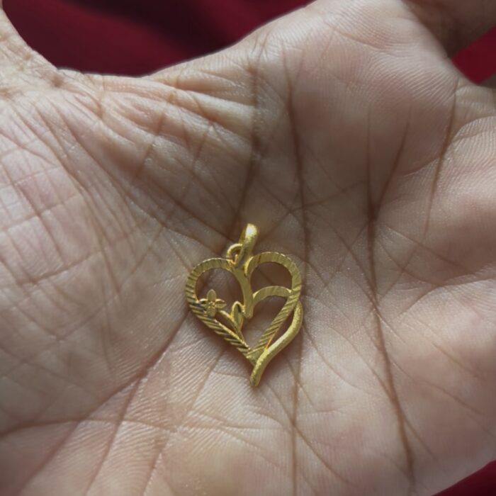 NON IDOL PENDANDT LOVE INSIDE SMALL FLOWER (NIL011)