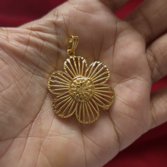 NON IDOL PENDANDT 6 LEAF FLOWER  (NIL016)