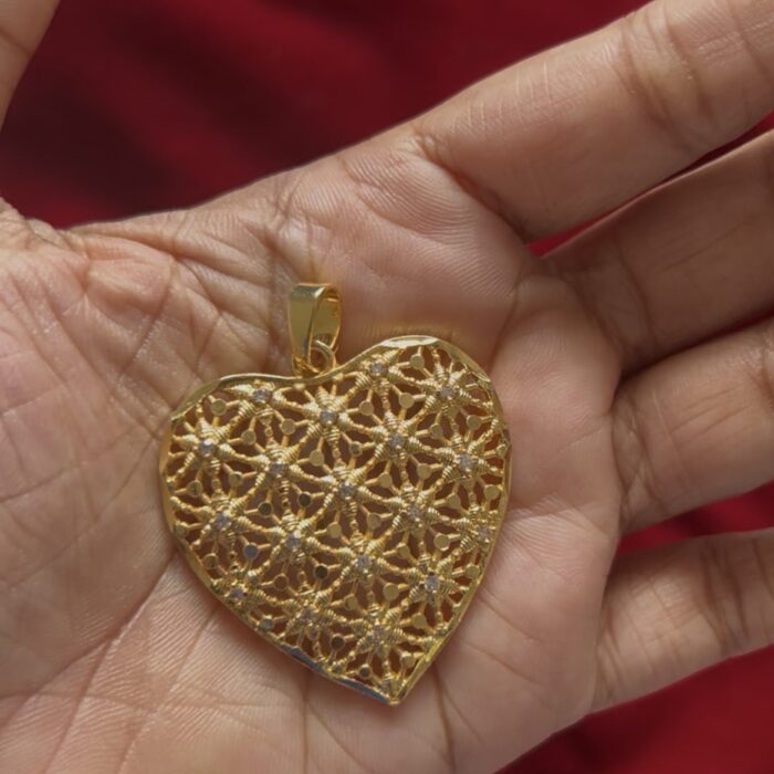 NON IDOL PENDANDT WHITE STONE HEART (NIL017)