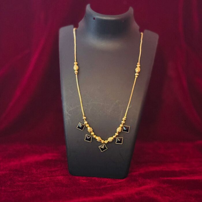 NECK030 (18INCHS BLACK STONE NECK PIECE )
