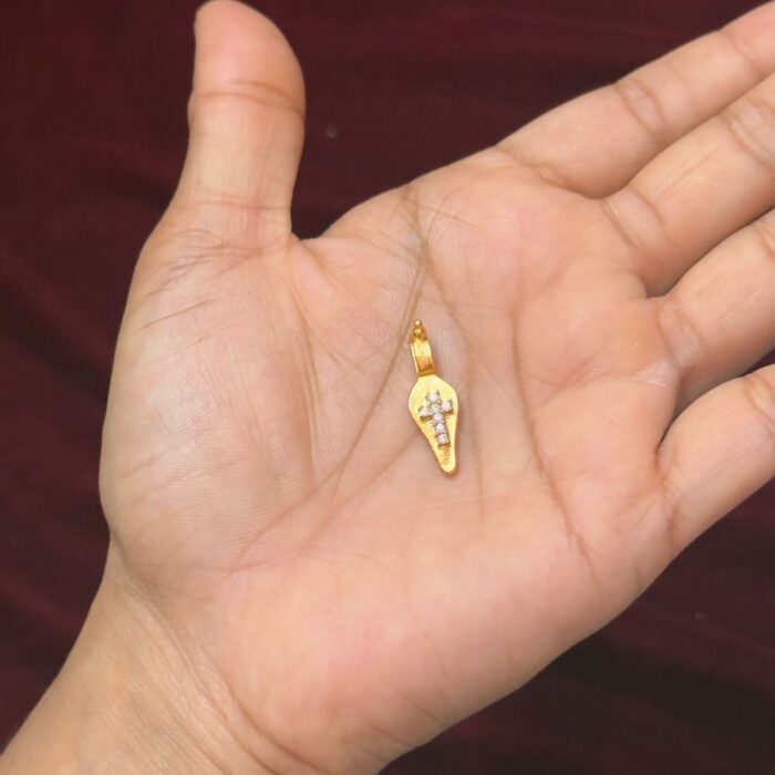 CHRISTIAN THALI CENTER DIAMOND REPLICA (CL020)