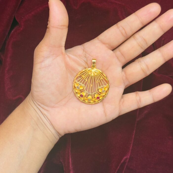 NIL028  GOLD PLATED LINES FLOWER BIG PENDENT