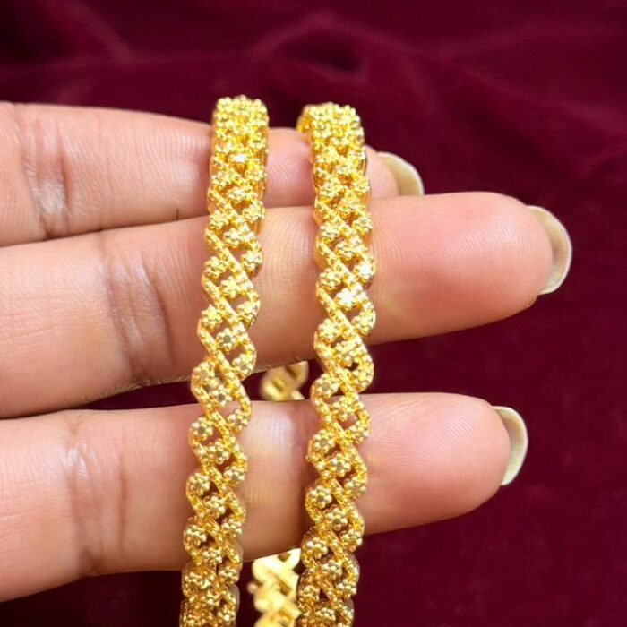 GOLD PLATED FLOWER ZIG ZAK BIG BANGLE (BA026)
