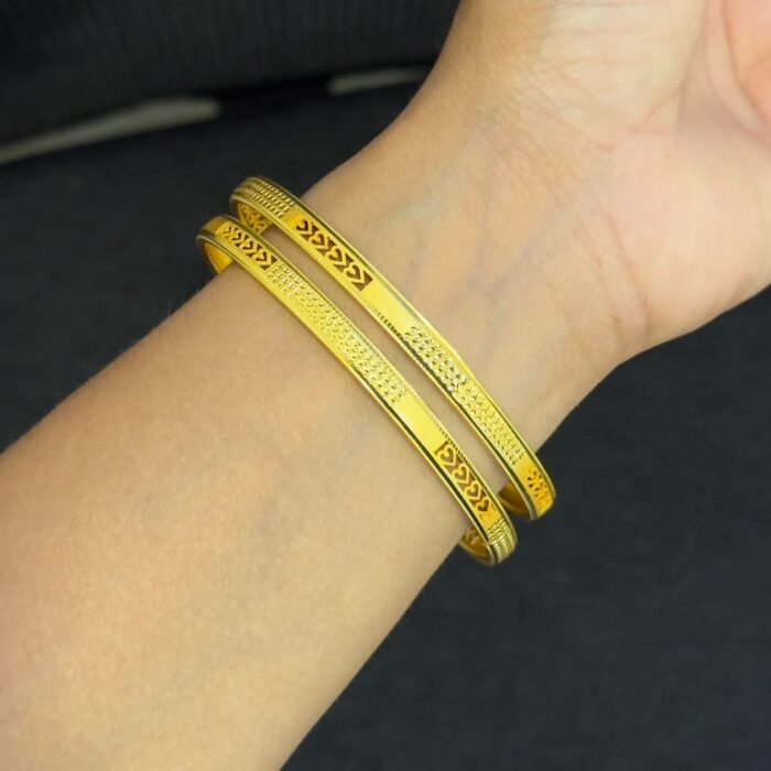 GOLD PLATED DOTS WITH HEART BIG BANGLE (BA028)