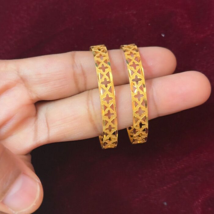 KIDS GOLD PLATED STAR BANGLE  (KD014)