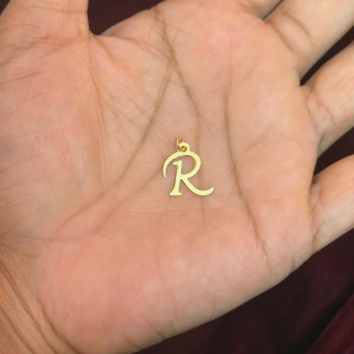 SMALL LETTER R LOCKET NIL013