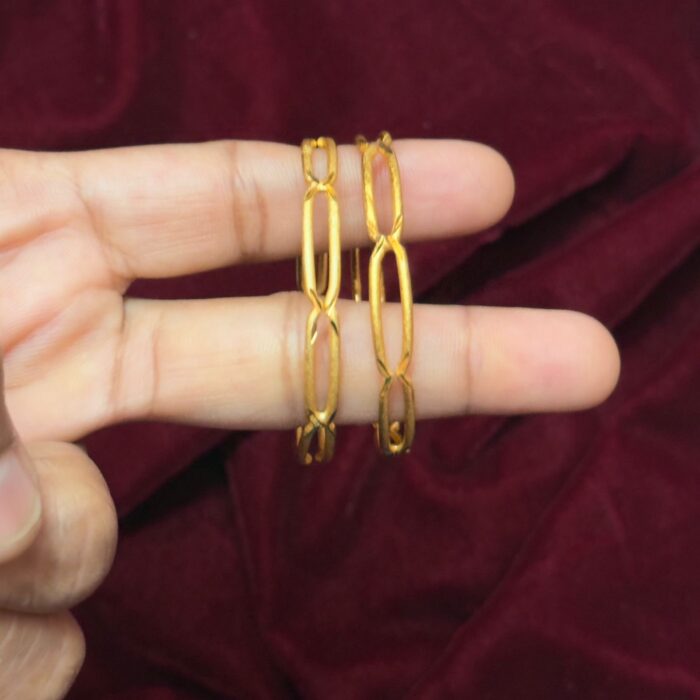 KIDS GOLD PLATED PARALLEL CUT WORK BANGLE (KD050)
