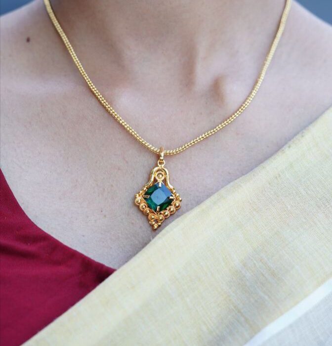 18INCHS CHAIN WITH GREEN SEMI PRECIOUS PENDENT (TC023)