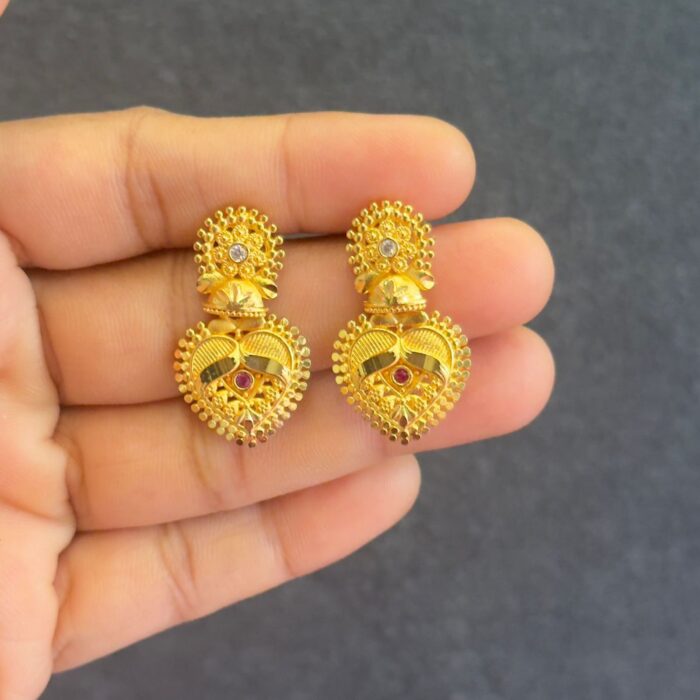 77(GHSTD008) GOLD PLATED FLOWER DESIGN EARRING