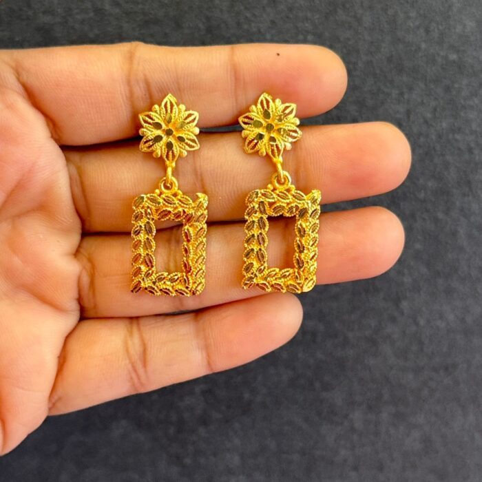 (GHSTD011) GOLD PLATED RECTANGLE HANGING EARRINGS