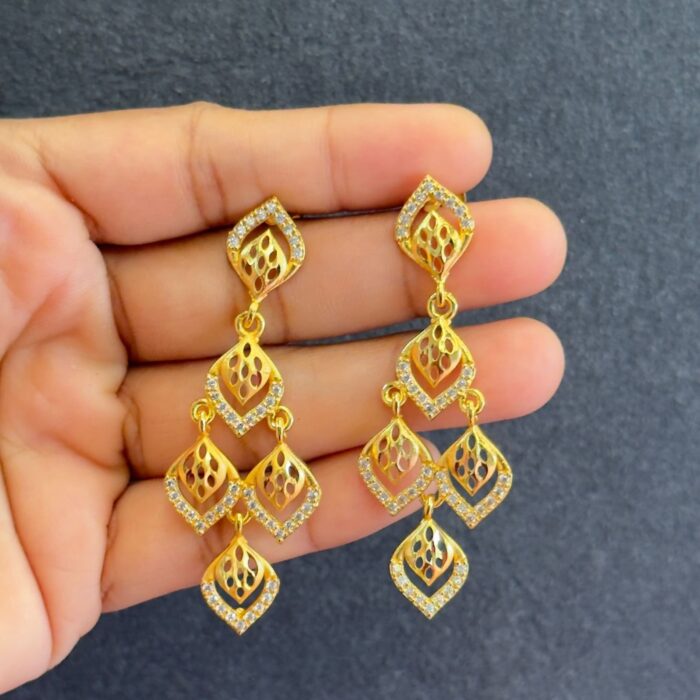 (GHSTD010) PREMIUM GOLD PLATED AD STONE LAYER EARRING
