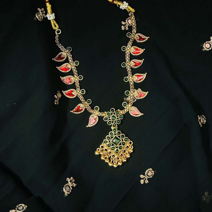 ATQ7 ANTIQUE RED  MANGO NECKLACE