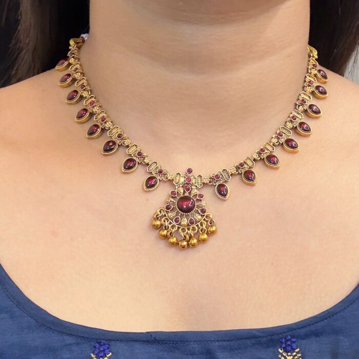ATQ18  ANTIQUE RED STONE NECKPIECE
