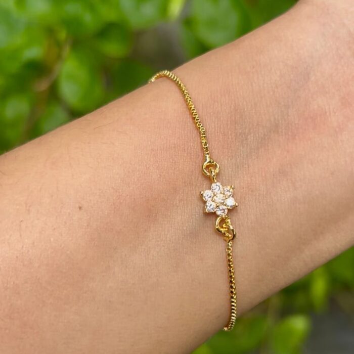 GOLD PLATED AD STONE SIMPLE FLOWER BRACELET  (BR035)