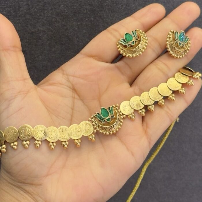 ATQ 2 ANTIQUE EMERALD NECKPIECE