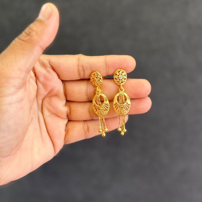 (GHSTD013) GOLD PLATED BOX LINE HANGING EARRING