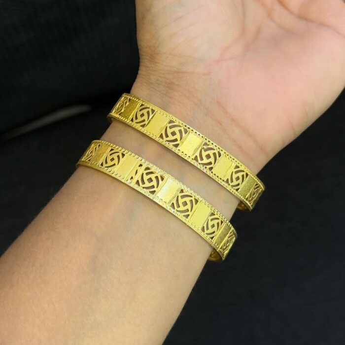 GOLD PLATED BANGLE ( BA039)