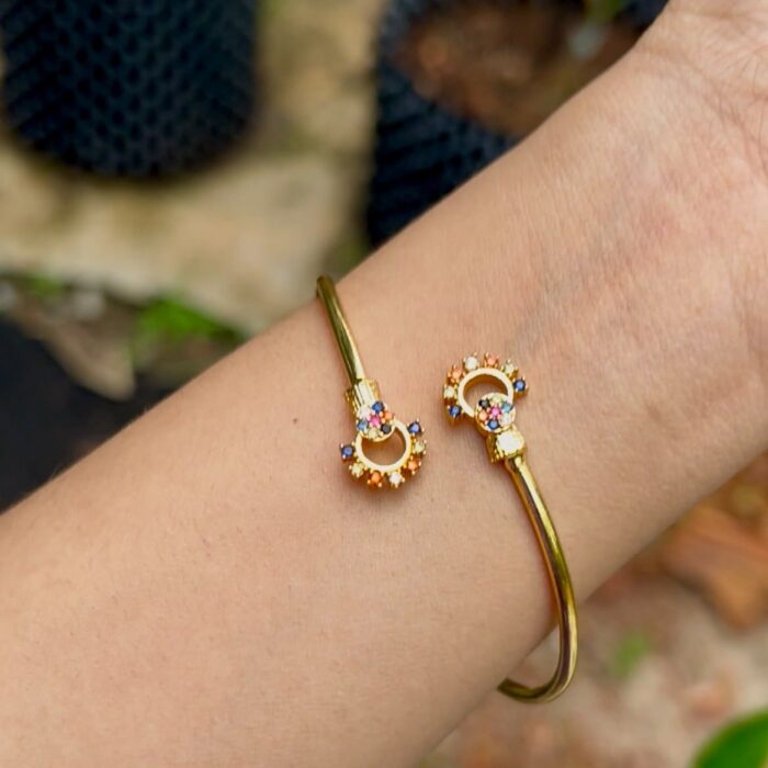 ADJUSTABLE NAVARATHNA BANGLE (AB021)