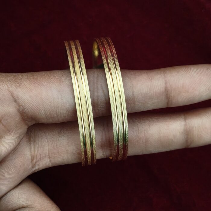 KIDS GOLD PLATE LINES MATTE BANGLE (KD062)