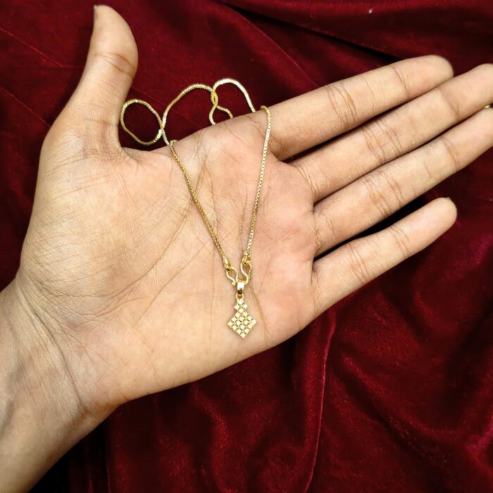 18 INCHES BOXCHAIN CHAIN WITH DIAMOND REPLICA PENDENT