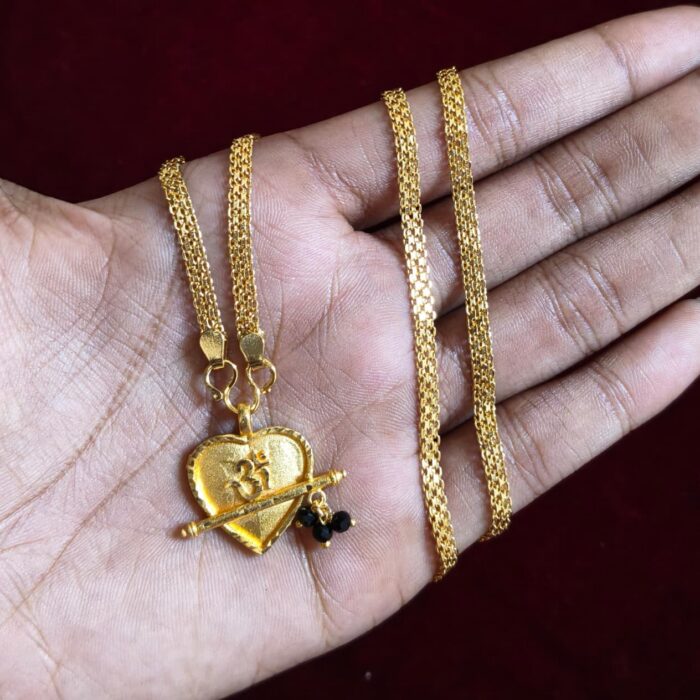 24 INCHES URVASHI CHAIN WITH BLACK BEAD OHM
