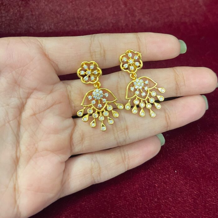 GHSTD019 FULL AD STONE GOLD PLATED PREMIUM EARRING
